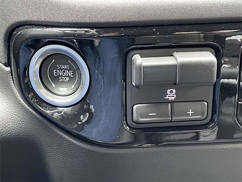 Used 2023 Chevrolet Silverado 1500 ZR2 w/ Technology Package image 15