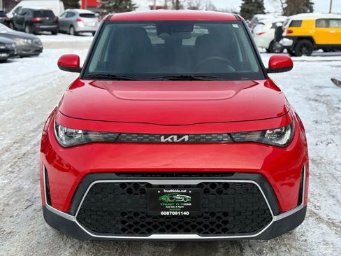 Used 2025 Kia Soul LX image 2