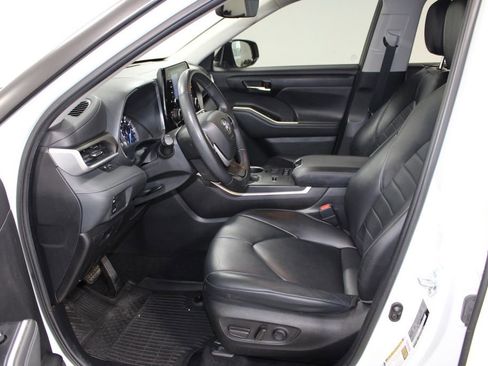 Used 2022 Toyota Highlander XLE image 22
