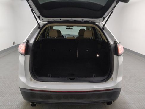 Used 2018 Ford Edge SE FWD image 29