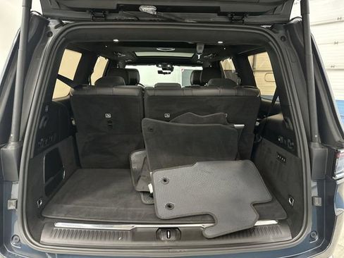 Used 2024 Jeep Grand Wagoneer Series III image 16