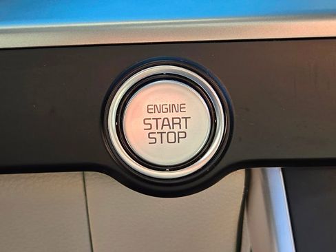 Used 2024 Kia Carnival LX image 22