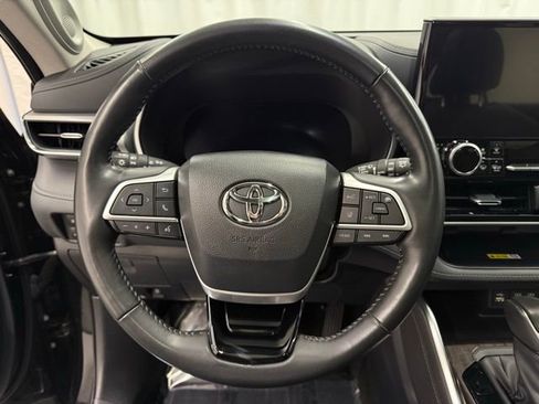 Used 2023 Toyota Highlander Platinum AWD/4WD image 13