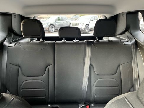 Used 2019 Jeep Renegade Latitude w/ Cold Weather Group image 16