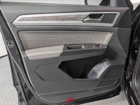 Used 2022 Volkswagen Atlas Cross Sport SE w/ Panoramic Sunroof Package image 13