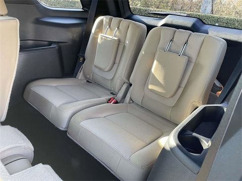 Used 2016 Ford Explorer XLT image 21