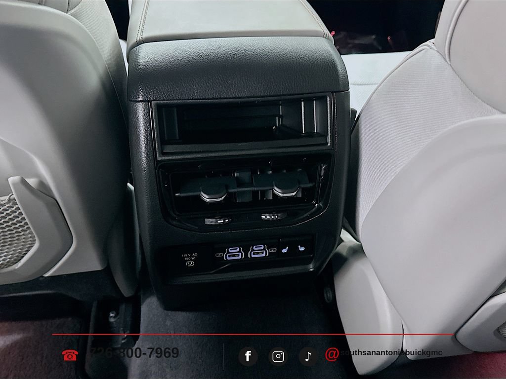 Used 2022 Jeep Grand Cherokee Overland RWD image 26