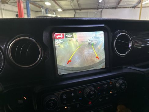 Used 2021 Jeep Wrangler Unlimited Rubicon w/ Trailer Tow Package image 10