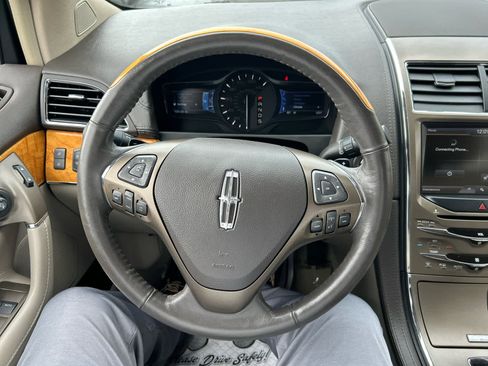 Used 2013 Lincoln MKX AWD image 16