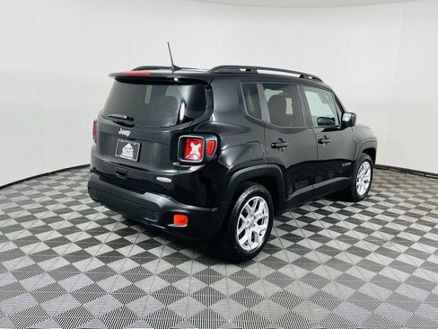 Used 2018 Jeep Renegade Latitude image 4
