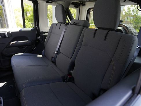 Used 2025 Jeep Wrangler Unlimited Sahara w/ Safety Group AWD/4WD image 25