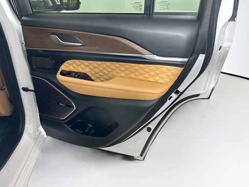 Used 2022 Jeep Grand Cherokee Summit w/ Advanced Protech Group IV image 32