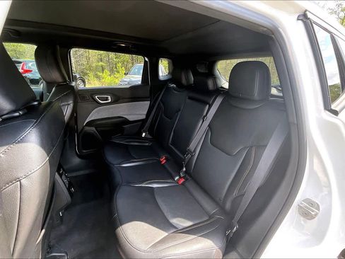 Used 2023 Jeep Compass Latitude w/ Sun and Sound Group image 21