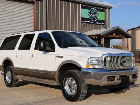 Used 2001 Ford Excursion Limited image 1
