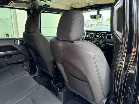 Used 2023 Jeep Wrangler Unlimited Sahara w/ Cold Weather Group AWD/4WD image 21