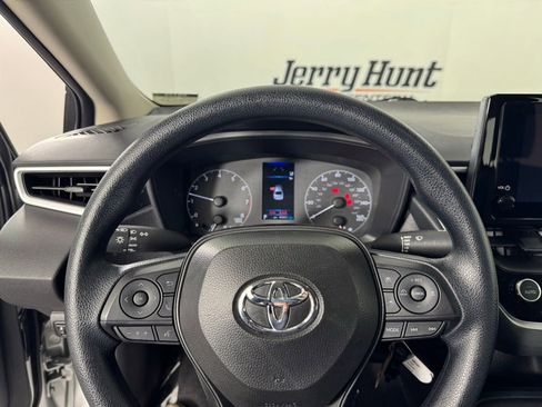 Used 2025 Toyota Corolla LE image 18