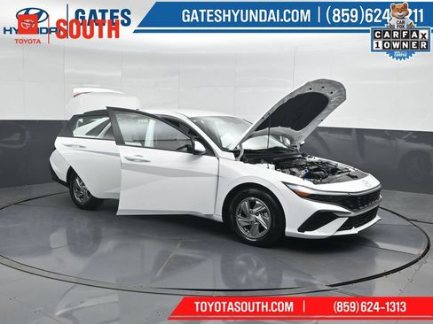 Used 2025 Hyundai Elantra SE FWD image 54