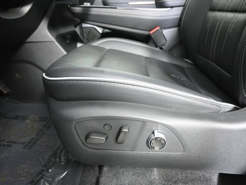 Used 2025 Buick Enclave Avenir w/ Super Cruise Package AWD/4WD image 23