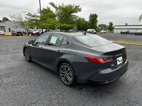 Used 2026 Toyota Camry XLE FWD image 5