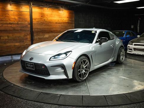 Used 2023 Toyota GR86 image 2