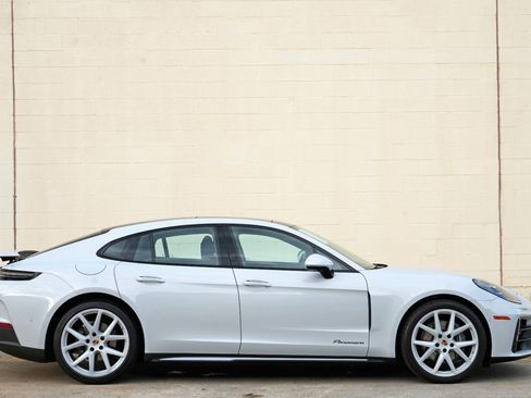 Used 2025 Porsche Panamera image 58