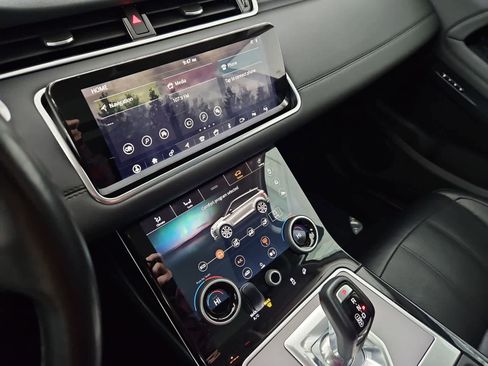 Used 2020 Land Rover Range Rover Evoque SE image 29