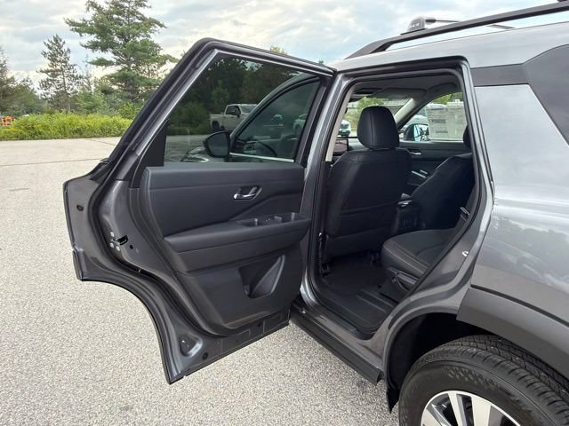 New 2026 Nissan Pathfinder SL AWD/4WD image 17