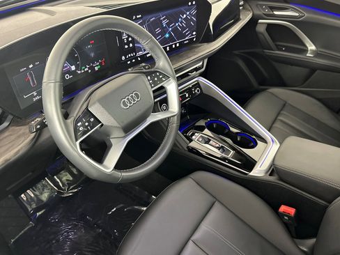Used 2025 Audi Q5 Premium w/ Convenience Package image 9