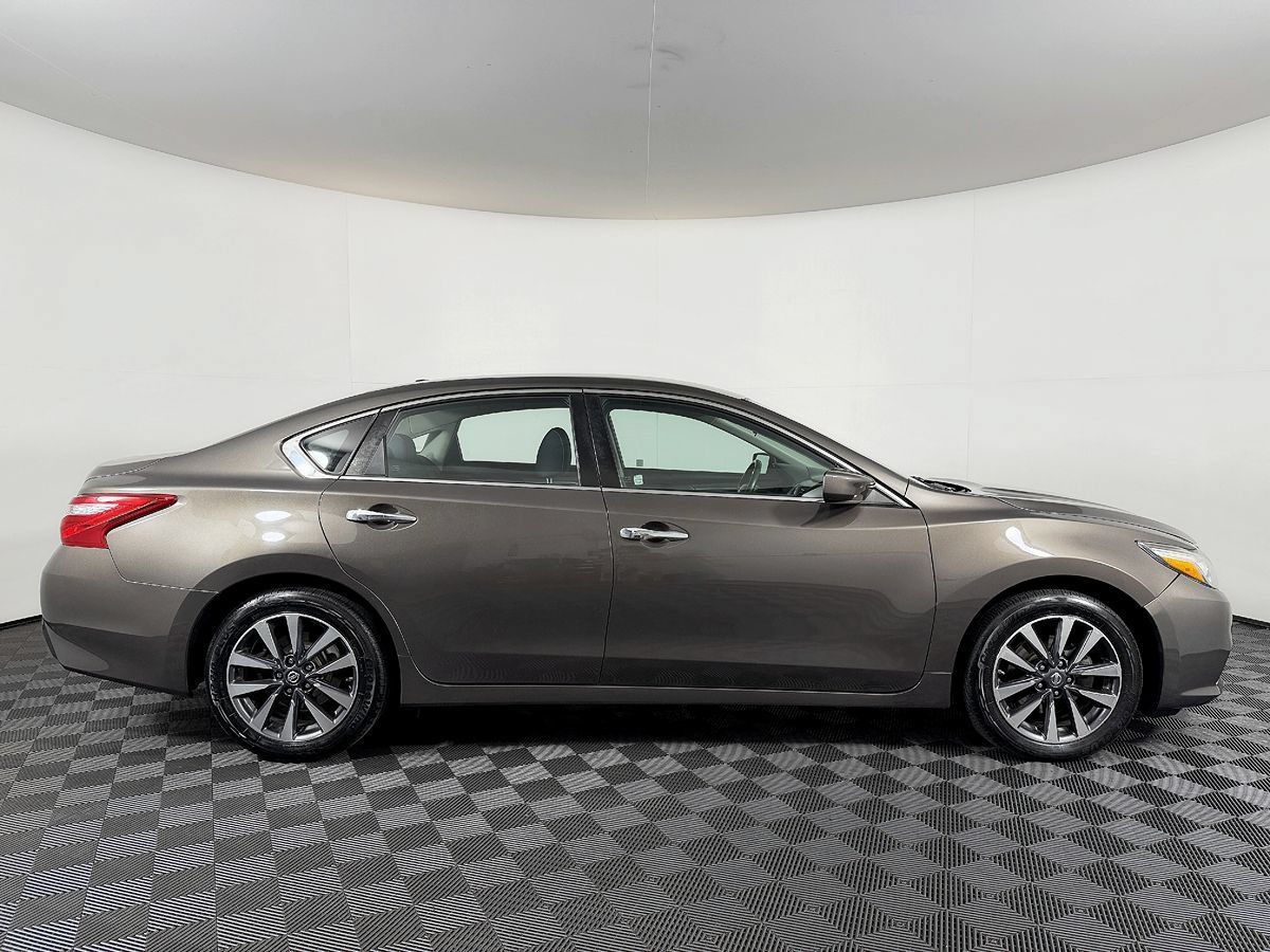 Used 2017 Nissan Altima 2.5 SV FWD image 7