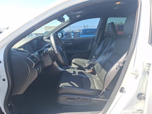 Used 2017 Honda Accord Sport image 11