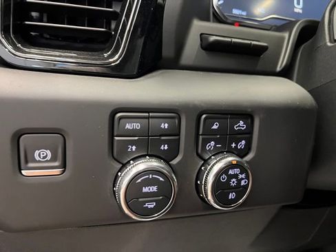 Used 2025 GMC Sierra 1500 AT4 w/ AT4 Premium Package AWD/4WD image 19