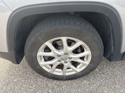 Used 2014 Jeep Cherokee Latitude w/ Comfort/Convenience Group image 7