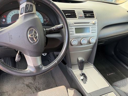 Used 2011 Toyota Camry SE image 12