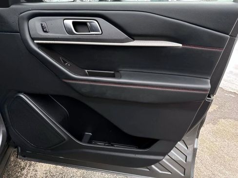 Used 2025 Ford Explorer ST-Line w/ ST-Line Street Pack image 10