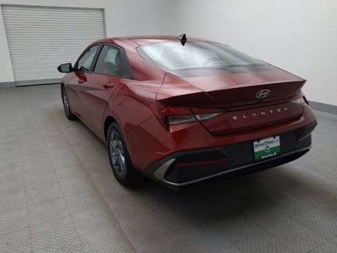 Used 2024 Hyundai Elantra SEL FWD image 5