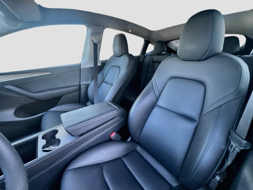 Used 2025 Tesla Model Y Long Range RWD image 18