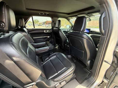 Used 2020 Ford Explorer XLT w/ Equipment Group 202A RWD image 21