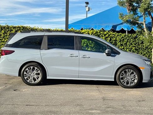 New 2026 Honda Odyssey Touring image 3