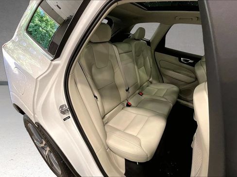 Used 2021 Volvo XC60 T5 Momentum w/ Advanced Package AWD/4WD image 25