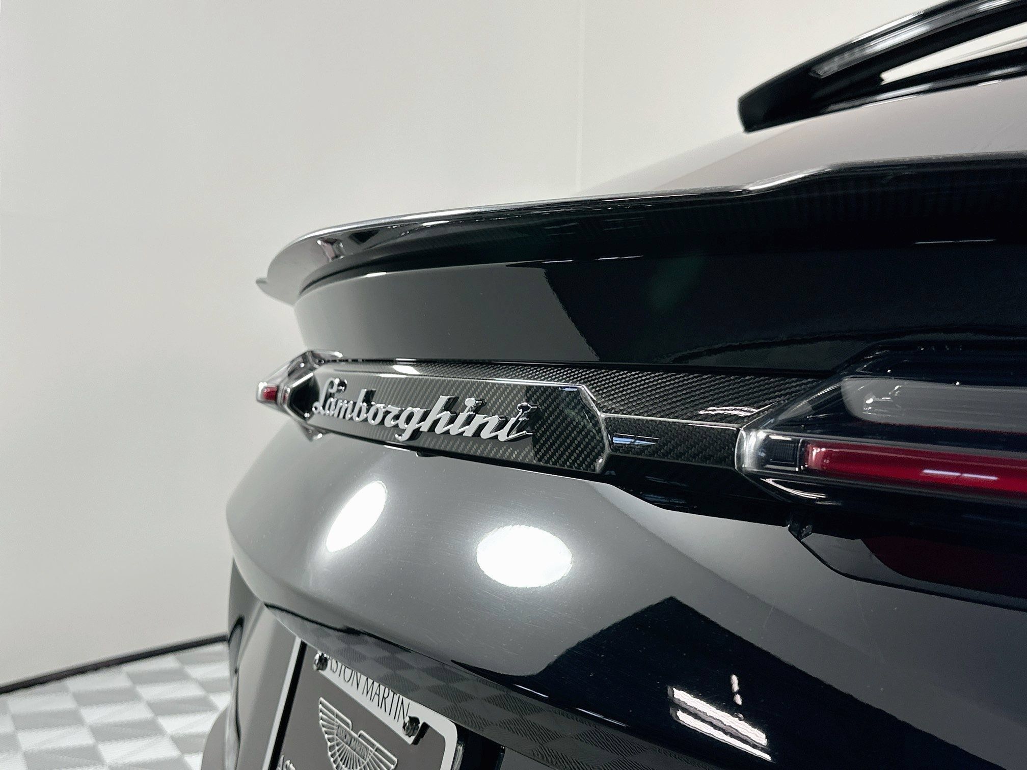 Used 2019 Lamborghini Urus AWD/4WD image 32