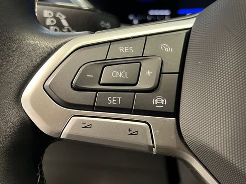 Certified 2022 Volkswagen Taos SE FWD image 20
