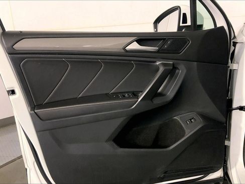 Used 2024 Volkswagen Tiguan SE FWD image 24