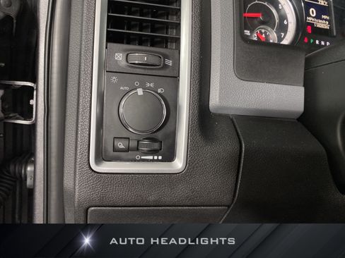 Used 2017 RAM 1500 Classic SLT RWD image 20