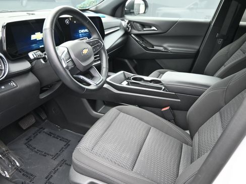 Used 2025 Chevrolet Equinox LT FWD image 12