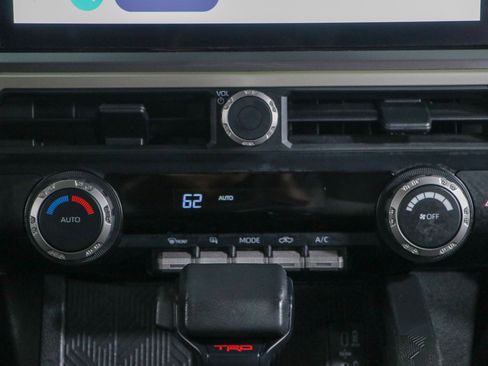 Used 2025 Toyota Tacoma TRD Off-Road AWD/4WD image 20