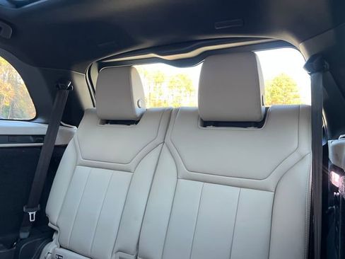 Used 2017 Land Rover Discovery HSE image 36