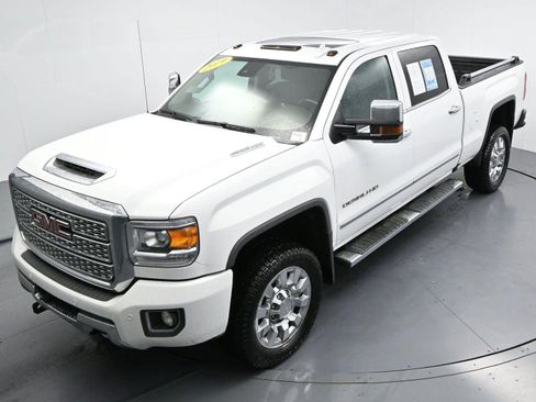 Used 2019 GMC Sierra 2500 Denali w/ Duramax Plus Package AWD/4WD image 38