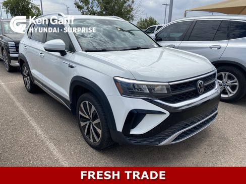 Used 2023 Volkswagen Taos SE w/ Panoramic Sunroof Package FWD image 1