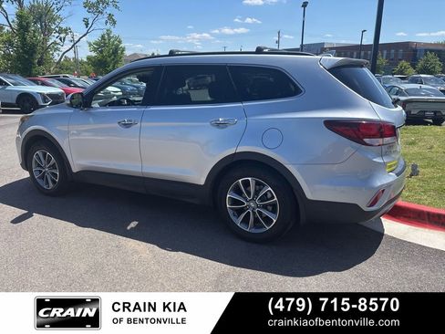 Used 2018 Hyundai Santa Fe SE w/ Cargo Package FWD image 4