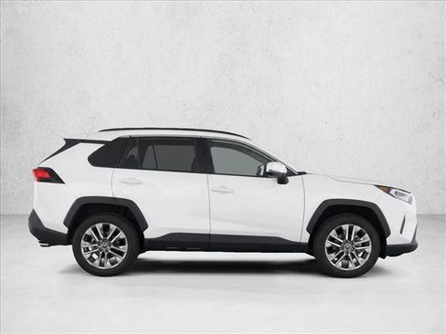 Used 2020 Toyota RAV4 XLE Premium FWD image 8